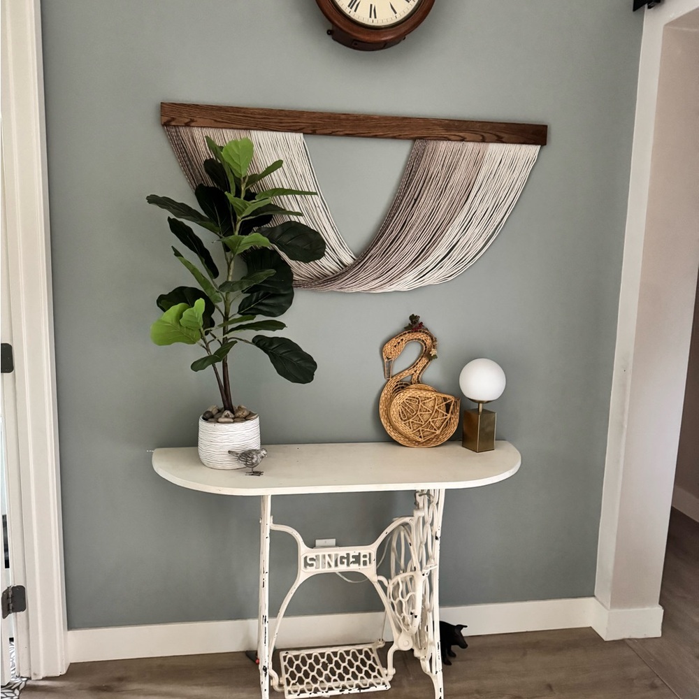 Rattan duck trivet holder
